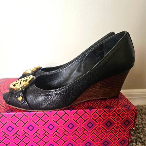Tory Burch Leticia 65MM Peep Toe Wedge Black Tumbled Leather Size 9 - Picture 5 of 9